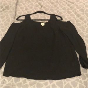 Black shoulder cutout flowy top